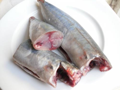 Cá Nục Kho Cà                                                                                                                                         