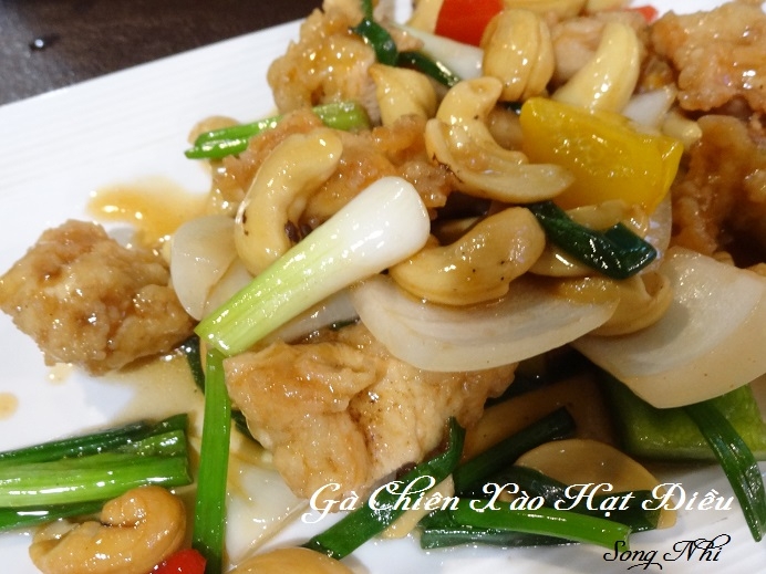 Gà Chiên Xào Hạt Điều                                                                                                                             