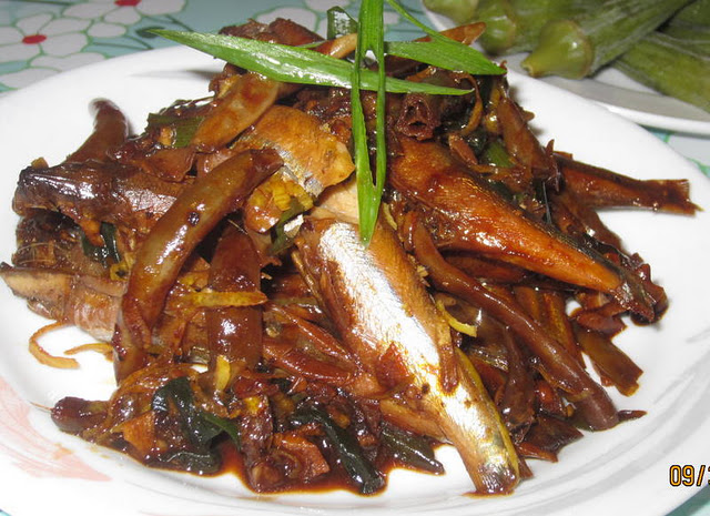 Cá Kho Với Vỏ Chanh Vàng                                                                                                                              