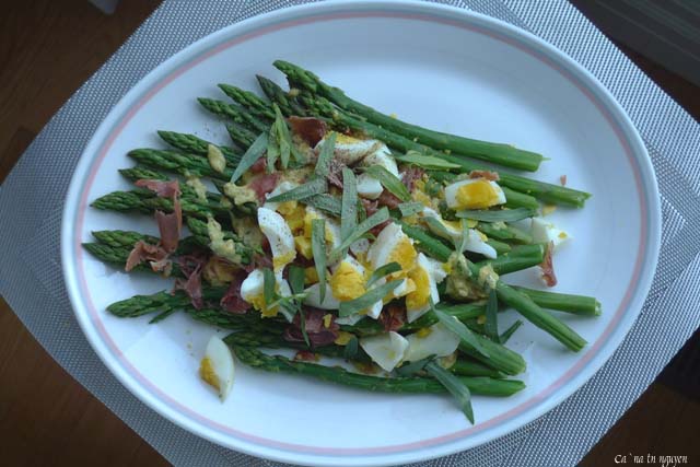 Măng Tây ( Asparagus ) Với Sauce Tarragon.                                                                                                            