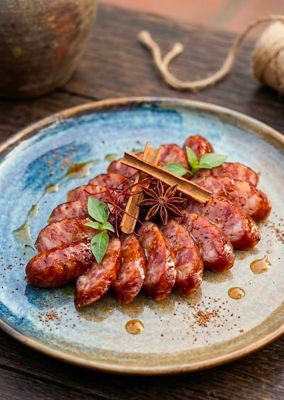 Lạp Xưởng Heo                                                                                                                                         