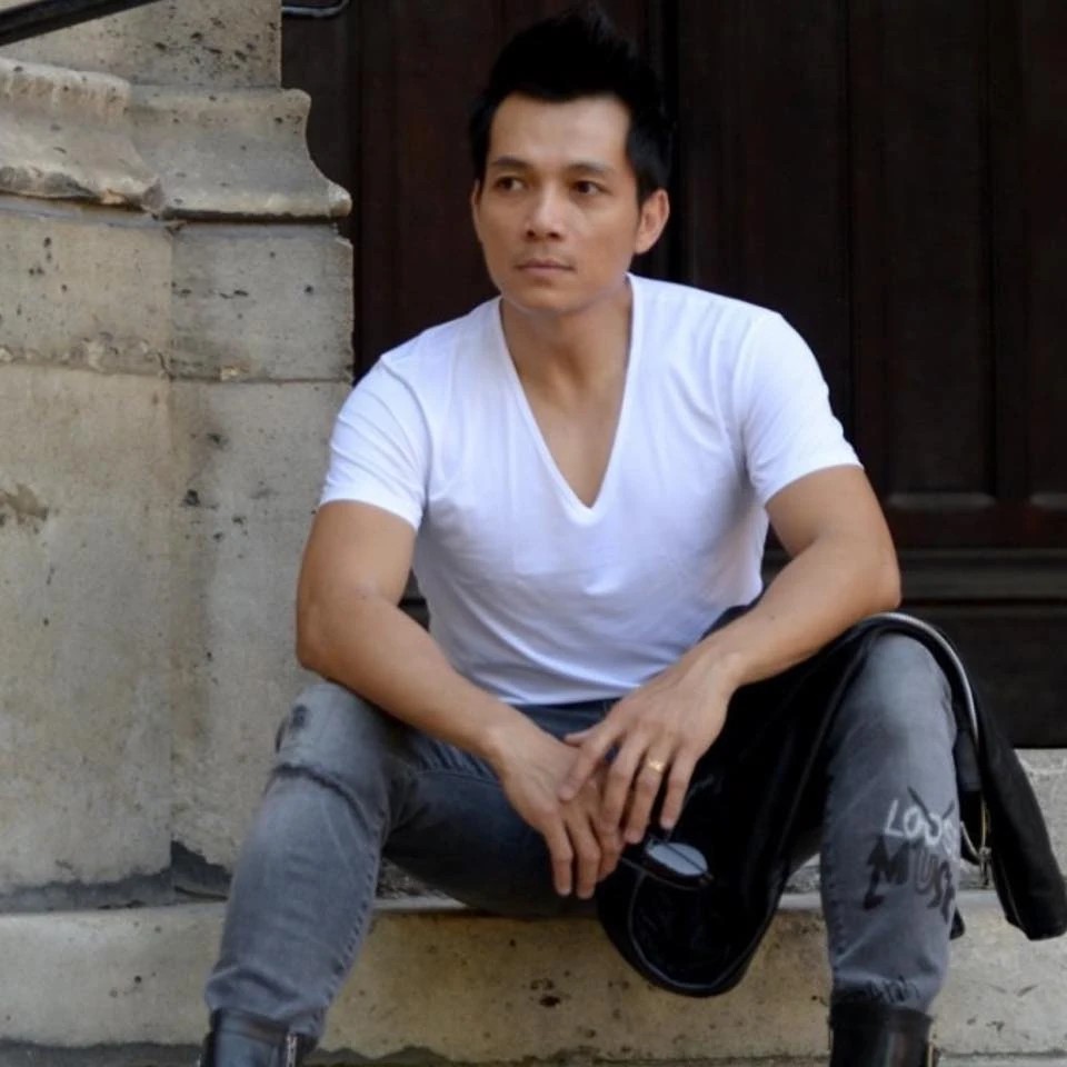 Không Phải Em