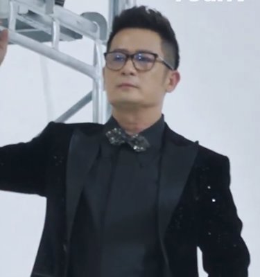 Trái Tim Bên Lề